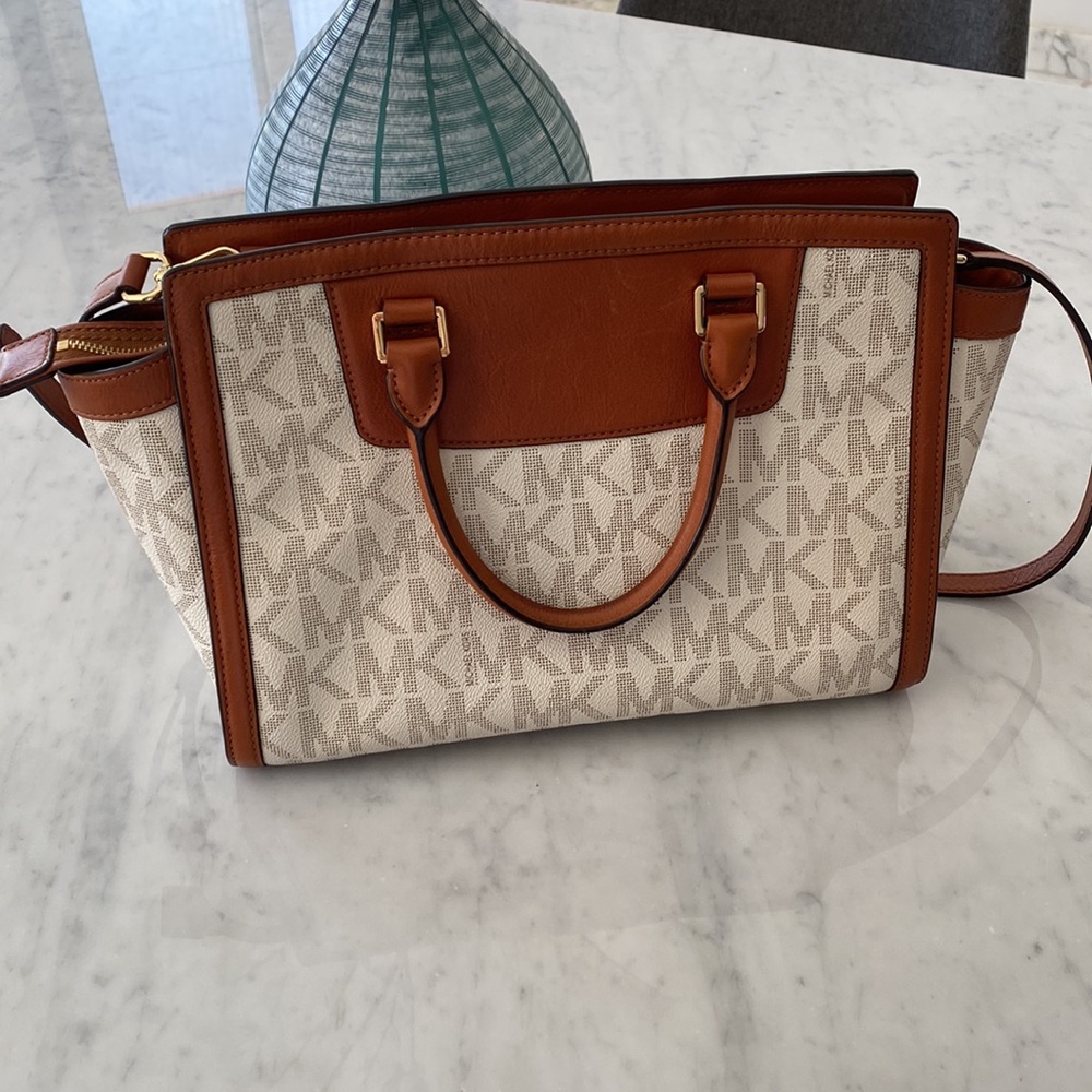 Michael Kors bag like new - Picture 4 of 11